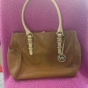 Michael Kors Sachel bag